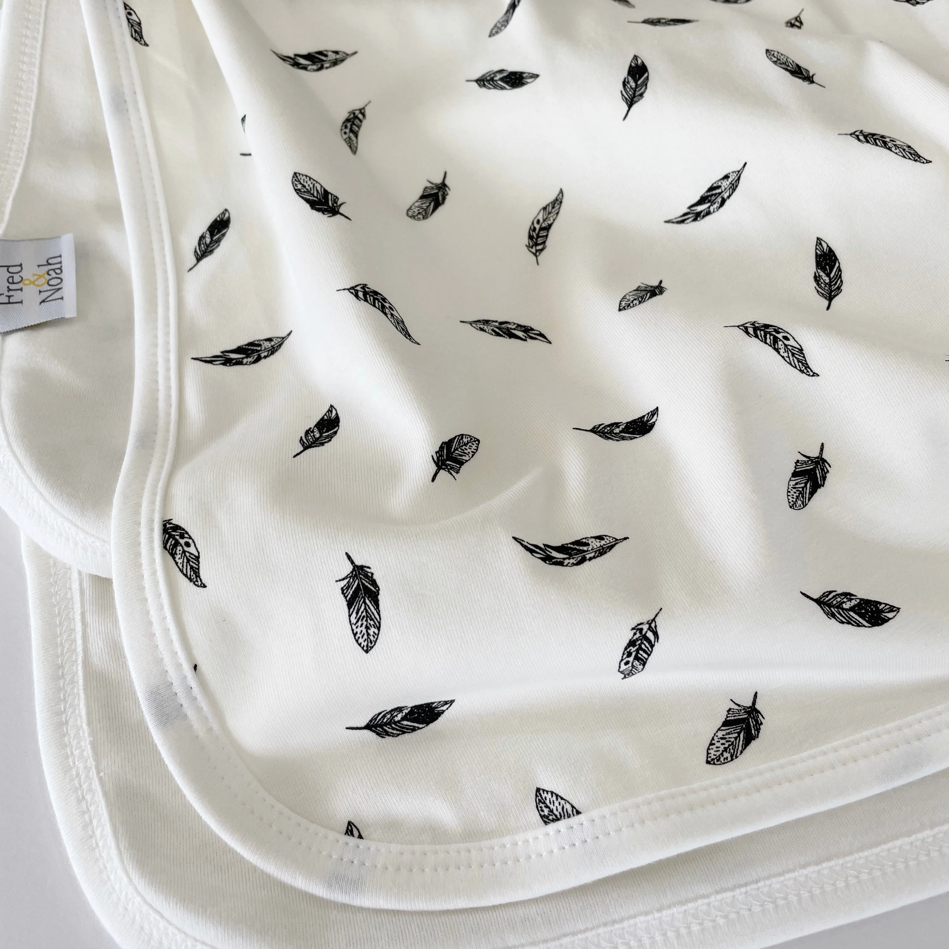 XXL Milk Feather print blanket